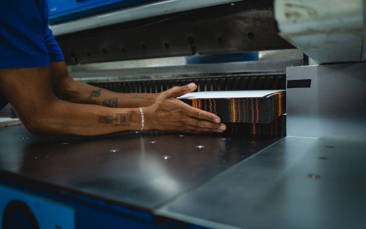 Papéis e capas selecionados antes da produção